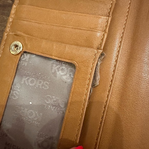 Michael Kors ⚜️ Camel Colored full sized wallet with gold accents - Picture 5 of 12
